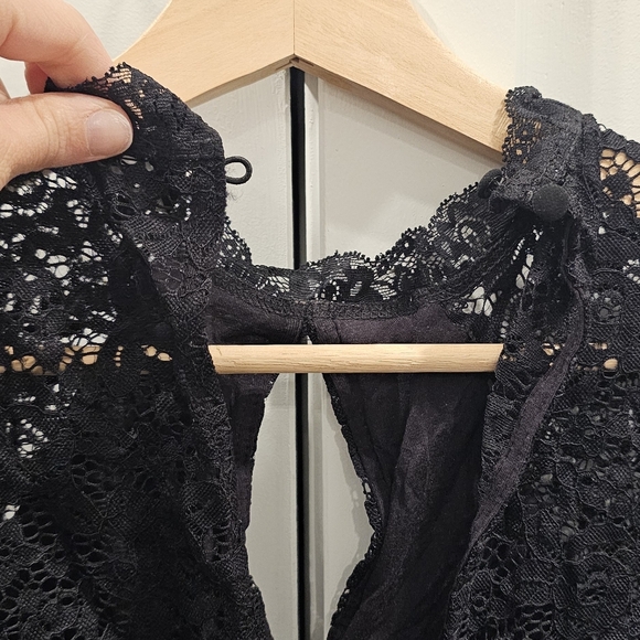 Bebe Lace Dress - Picture 4 of 9